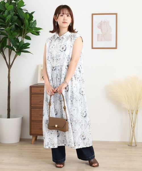 Emago(イマゴ)の「EMAGO リメイク総柄刺繍ワンピース(ワンピース・レディース・ネイビー/ホワイト・FREE)」の4枚目の写真