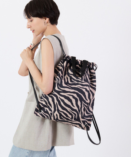 LeSportsac(レスポートサック)の「TH CITY KNAPSACK アップタウンラフィアゼブラ/ブラック(バックパック/リュック・レディース・ブラウン・FREE)」の1枚目の写真