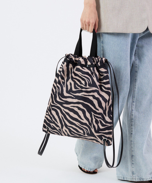 LeSportsac(レスポートサック)の「TH CITY KNAPSACK アップタウンラフィアゼブラ/ブラック(バックパック/リュック・レディース・ブラウン・FREE)」の2枚目の写真