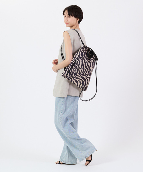 LeSportsac(レスポートサック)の「TH CITY KNAPSACK アップタウンラフィアゼブラ/ブラック(バックパック/リュック・レディース・ブラウン・FREE)」の4枚目の写真