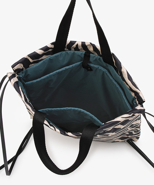 LeSportsac(レスポートサック)の「TH CITY KNAPSACK アップタウンラフィアゼブラ/ブラック(バックパック/リュック・レディース・ブラウン・FREE)」の8枚目の写真