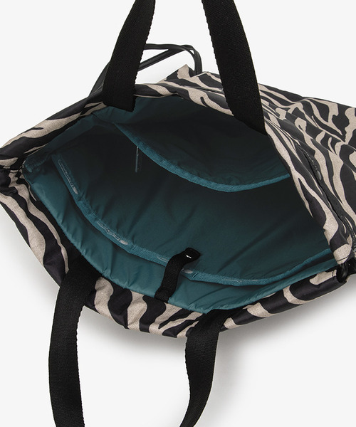 LeSportsac(レスポートサック)の「TH CITY KNAPSACK アップタウンラフィアゼブラ/ブラック(バックパック/リュック・レディース・ブラウン・FREE)」の10枚目の写真