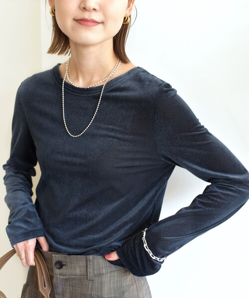 SHIPS(シップス)の「〈手洗い可能〉シアー トリコット ポリエステル ベロア 前後2WAY ロングスリーブ(Tシャツ/カットソー・レディース・ネイビー/ダークグレー/オフホワイト・ONE SIZE)」の1枚目の写真