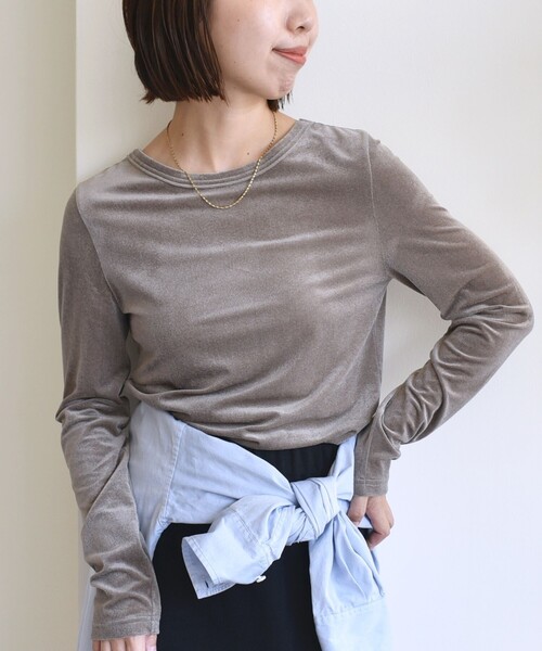 SHIPS(シップス)の「〈手洗い可能〉シアー トリコット ポリエステル ベロア 前後2WAY ロングスリーブ(Tシャツ/カットソー・レディース・ネイビー/ダークグレー/オフホワイト・ONE SIZE)」の3枚目の写真
