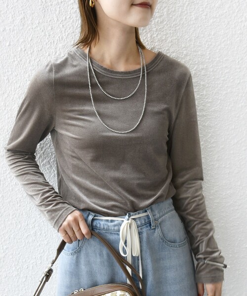 SHIPS(シップス)の「〈手洗い可能〉シアー トリコット ポリエステル ベロア 前後2WAY ロングスリーブ(Tシャツ/カットソー・レディース・ネイビー/ダークグレー/オフホワイト・ONE SIZE)」の4枚目の写真