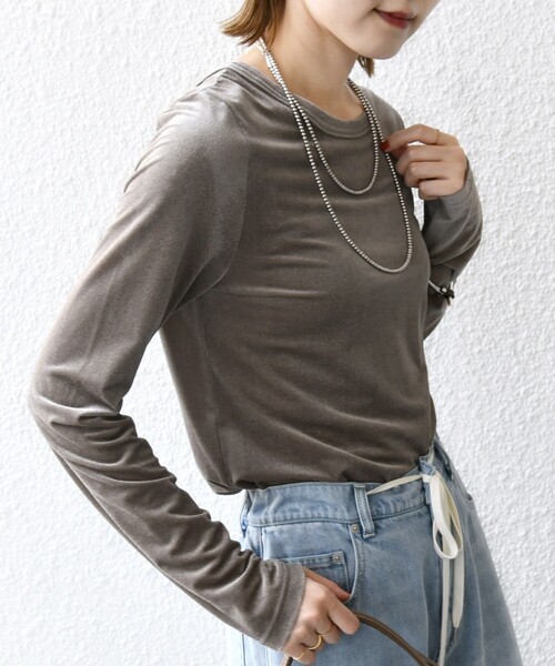 SHIPS(シップス)の「〈手洗い可能〉シアー トリコット ポリエステル ベロア 前後2WAY ロングスリーブ(Tシャツ/カットソー・レディース・ネイビー/ダークグレー/オフホワイト・ONE SIZE)」の5枚目の写真