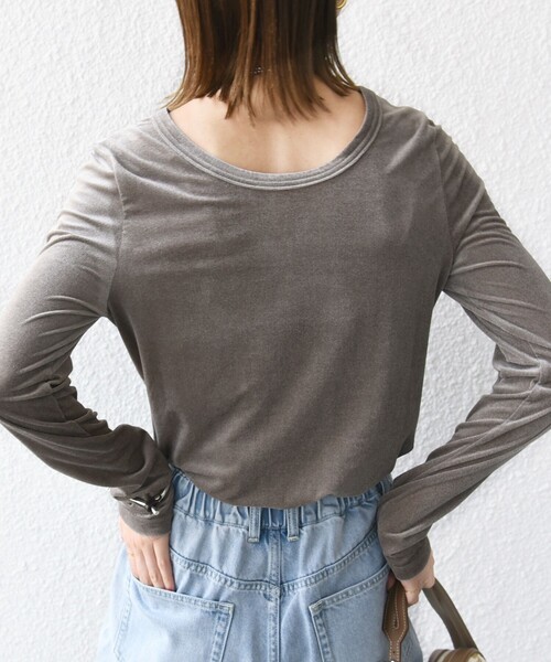 SHIPS(シップス)の「〈手洗い可能〉シアー トリコット ポリエステル ベロア 前後2WAY ロングスリーブ(Tシャツ/カットソー・レディース・ネイビー/ダークグレー/オフホワイト・ONE SIZE)」の6枚目の写真
