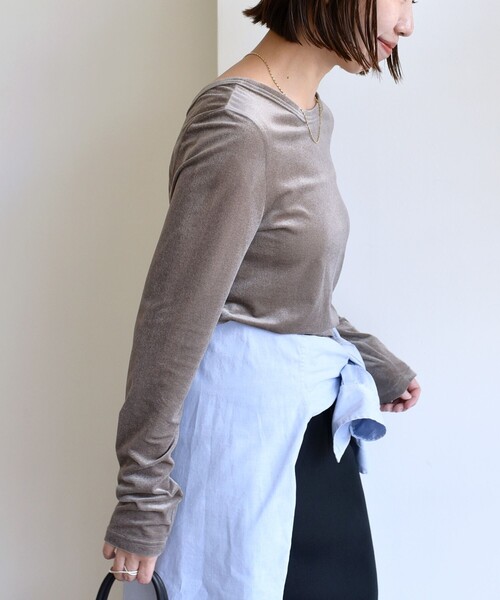 SHIPS(シップス)の「〈手洗い可能〉シアー トリコット ポリエステル ベロア 前後2WAY ロングスリーブ(Tシャツ/カットソー・レディース・ネイビー/ダークグレー/オフホワイト・ONE SIZE)」の17枚目の写真