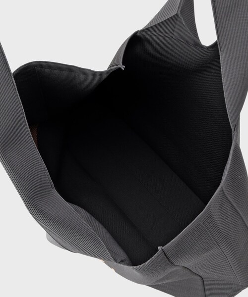 INDIVI（インディヴィ）の「【A4サイズ対応】ロゴニットトート（トートバッグ・レディース・グレー系その他6/ブラック/ブラック系5/ダークグレー・00）」の12枚目の写真