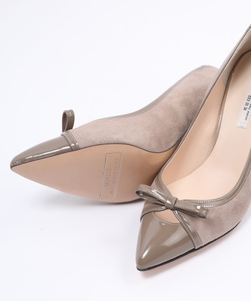 SEVEN TWELVE THIRTY(セヴントゥエルヴサーティー)の「LovelyWalk リボンコンビパンプス(パンプス・レディース・ブラック/ホワイト×ブラック/グレイッシュベージュ/ブラック系その他・22cm/22.5cm/23cm/23.5cm/24cm/24.5cm)」の16枚目の写真