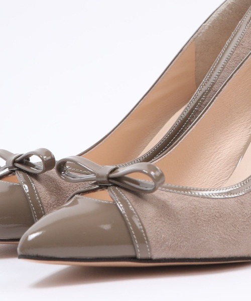 SEVEN TWELVE THIRTY(セヴントゥエルヴサーティー)の「LovelyWalk リボンコンビパンプス(パンプス・レディース・ブラック/ホワイト×ブラック/グレイッシュベージュ/ブラック系その他・22cm/22.5cm/23cm/23.5cm/24cm/24.5cm)」の17枚目の写真
