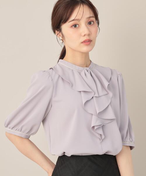 couture brooch(クチュールブローチ)の「【華やか・5分袖・通勤】配色フリルタイブラウス(シャツ/ブラウス・レディース・アイボリー系4/グレー系4/ネイビー系4・36/38/40/42)」の2枚目の写真