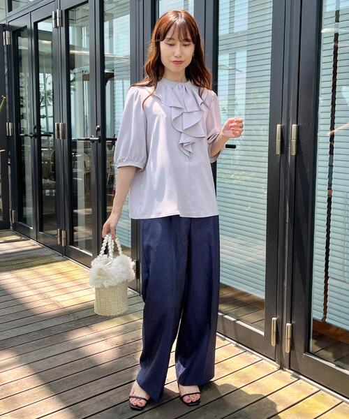 couture brooch(クチュールブローチ)の「【華やか・5分袖・通勤】配色フリルタイブラウス(シャツ/ブラウス・レディース・アイボリー系4/グレー系4/ネイビー系4・36/38/40/42)」の22枚目の写真