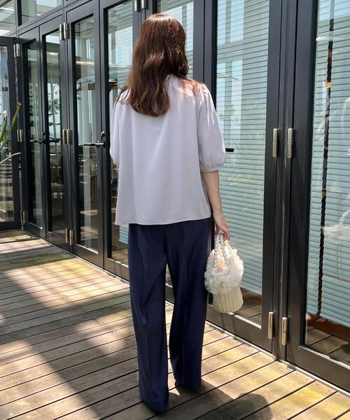 couture brooch(クチュールブローチ)の「【華やか・5分袖・通勤】配色フリルタイブラウス(シャツ/ブラウス・レディース・アイボリー系4/グレー系4/ネイビー系4・36/38/40/42)」の20枚目の写真