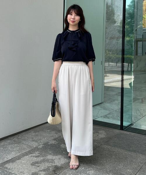 couture brooch(クチュールブローチ)の「【華やか・5分袖・通勤】配色フリルタイブラウス(シャツ/ブラウス・レディース・アイボリー系4/グレー系4/ネイビー系4・36/38/40/42)」の12枚目の写真