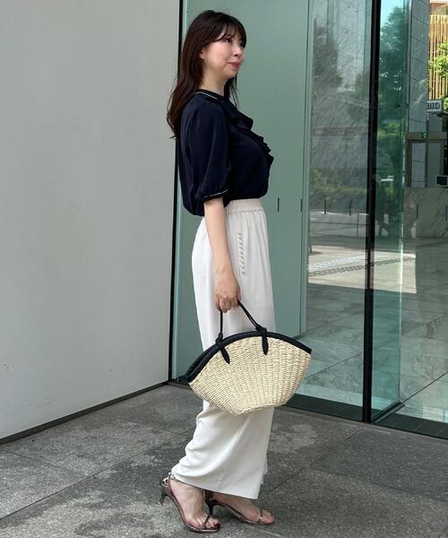 couture brooch(クチュールブローチ)の「【華やか・5分袖・通勤】配色フリルタイブラウス(シャツ/ブラウス・レディース・アイボリー系4/グレー系4/ネイビー系4・36/38/40/42)」の11枚目の写真