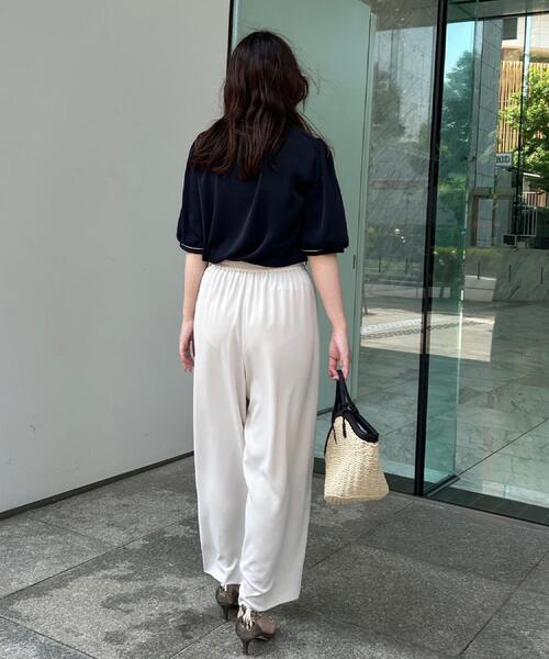 couture brooch(クチュールブローチ)の「【華やか・5分袖・通勤】配色フリルタイブラウス(シャツ/ブラウス・レディース・アイボリー系4/グレー系4/ネイビー系4・36/38/40/42)」の10枚目の写真