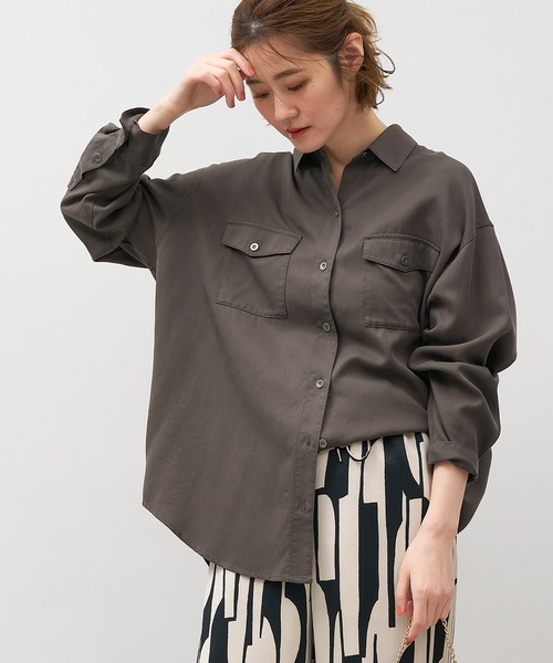 MICA&DEAL（マイカ＆ディール）の「ミリタリーシャツ〈セットアップ対応〉（シャツ/ブラウス・レディース・ライトブルー/チャコールグレー/ブラウン・FREE）」の2枚目の写真