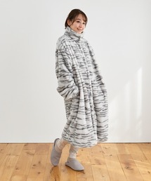 COCOPLATZ interior（ココプラッツインテリア）の「まるで猫！のようなモフモフスタンドカラー着る毛布｜首元あったかタイプ【猫Feel】【正規品】（ルームワンピース）」