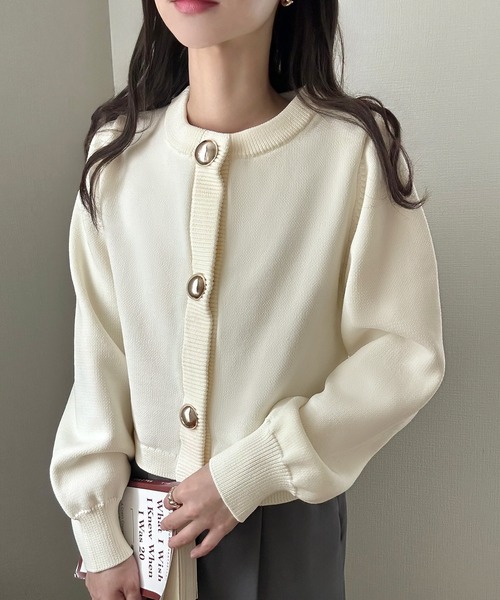 LAUIR(ラウアー)の「ゴールドボタンニットカーディガン(カーディガン/ボレロ・レディース・ブラック/アイボリー/チャコール・MEDIUM/LARGE)」の1枚目の写真