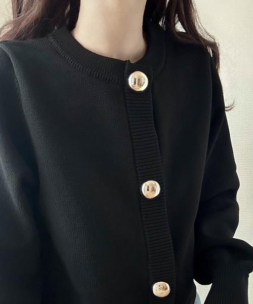LAUIR(ラウアー)の「ゴールドボタンニットカーディガン(カーディガン/ボレロ・レディース・ブラック/アイボリー/チャコール・MEDIUM/LARGE)」の5枚目の写真