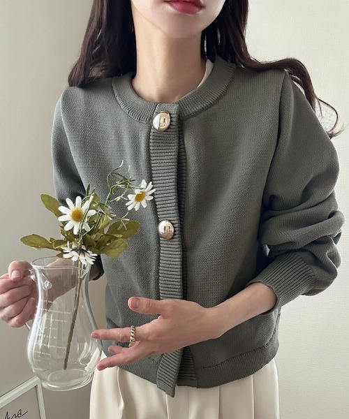 LAUIR(ラウアー)の「ゴールドボタンニットカーディガン(カーディガン/ボレロ・レディース・ブラック/アイボリー/チャコール・MEDIUM/LARGE)」の11枚目の写真