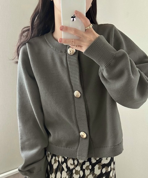 LAUIR(ラウアー)の「ゴールドボタンニットカーディガン(カーディガン/ボレロ・レディース・ブラック/アイボリー/チャコール・MEDIUM/LARGE)」の14枚目の写真