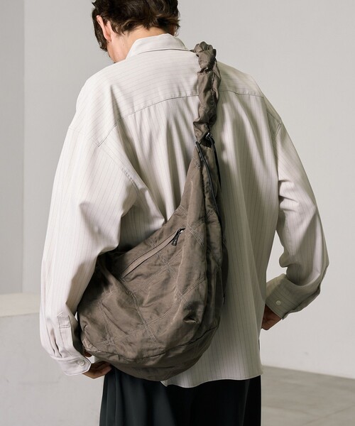 PUBLIC TOKYO（パブリックトウキョウ）の「ドローストリングショルダーバッグ（ショルダーバッグ・メンズ・ブラック/カーキ・FREE）」の8枚目の写真