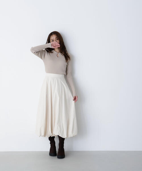 NATURAL BEAUTY BASIC（ナチュラルビューティーベーシック）の「◇マチバルーンスカート（スカート・レディース・ブラック/ダークブラウン/オフホワイト・SMALL/MEDIUM/P/S）」の2枚目の写真