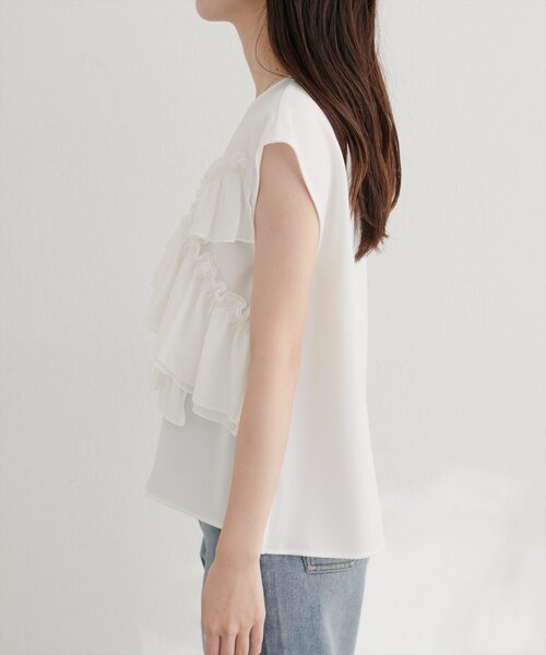 natural couture（ナチュラルクチュール）の「アシメフリルノースリブラウス（シャツ/ブラウス・レディース・オフホワイト/イエロー/ブラック・FREE）」の11枚目の写真