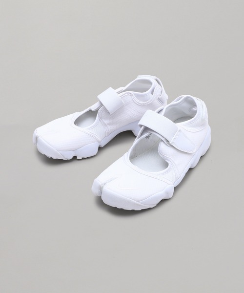 NIKE(ナイキ)の「NIKE WMNS AIR RIFT DN1338-100(スニーカー・レディース・ホワイト・24㎝/23㎝/25㎝)」の1枚目の写真