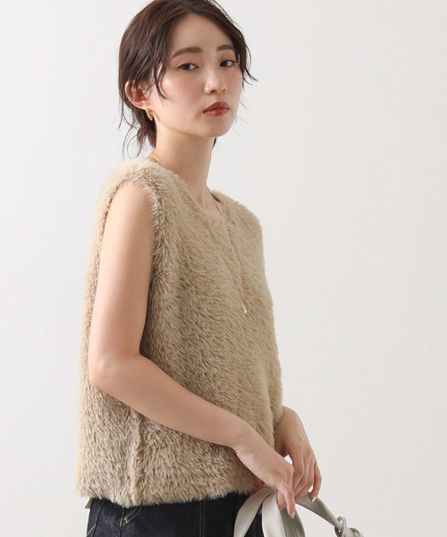 Gready Brilliant（グレディブリリアン）の「フェザークルーネックベスト（ニット/セーター・レディース・アイボリー/ベージュ/ブラウン・FREE）」の3枚目の写真
