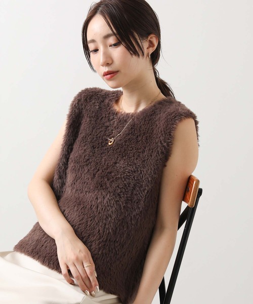 Gready Brilliant（グレディブリリアン）の「フェザークルーネックベスト（ニット/セーター・レディース・アイボリー/ベージュ/ブラウン・FREE）」の2枚目の写真