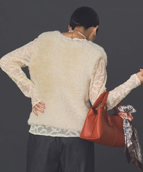 Gready Brilliant（グレディブリリアン）の「フェザークルーネックベスト（ニット/セーター・レディース・アイボリー/ベージュ/ブラウン・FREE）」の10枚目の写真