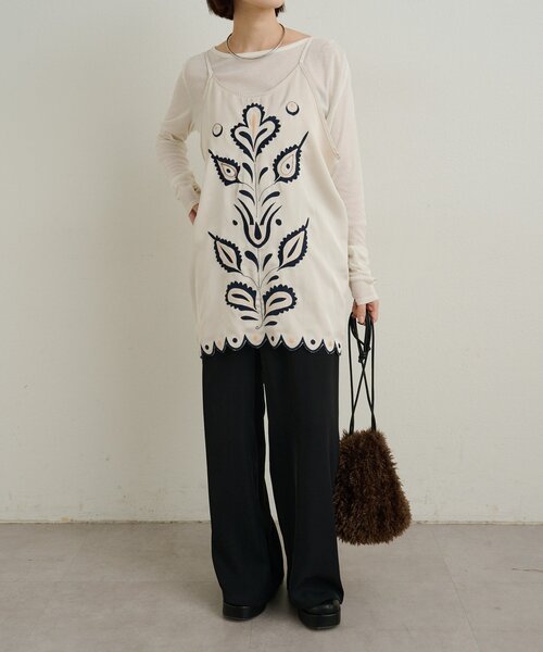 Omekashi（オメカシ）の「サテン刺繍キャミチュニック（キャミソール・レディース・チャコールグレー/オフホワイト・FREE）」の9枚目の写真