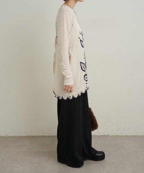 Omekashi（オメカシ）の「サテン刺繍キャミチュニック（キャミソール・レディース・チャコールグレー/オフホワイト・FREE）」の10枚目の写真