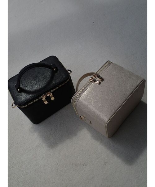 LAGUNAMOON（ラグナムーン）の「LADYラメバニティバッグ（ハンドバッグ・レディース・ゴールド/ブラック・FREE）」の4枚目の写真