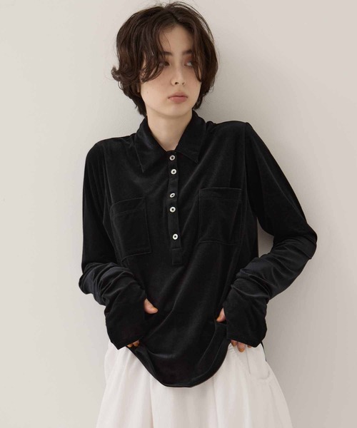 STUDIOUS（ステュディオス）の「【STUDIOUS/ステュディオス】Velours Polo Shirt/ベロアポロシャツ（ポロシャツ・レディース・ライトグレー/ブラック・FREE）」の2枚目の写真