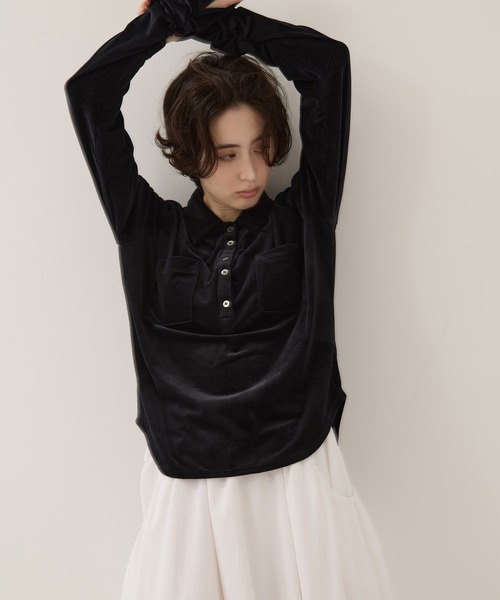 STUDIOUS（ステュディオス）の「【STUDIOUS/ステュディオス】Velours Polo Shirt/ベロアポロシャツ（ポロシャツ・レディース・ライトグレー/ブラック・FREE）」の4枚目の写真