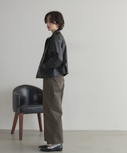 &. NOSTALGIA（アンドドットノスタルジア）の「フェイクレザー襟付きブルゾン（ブルゾン・レディース・アイボリー/ブラック・M）」の4枚目の写真