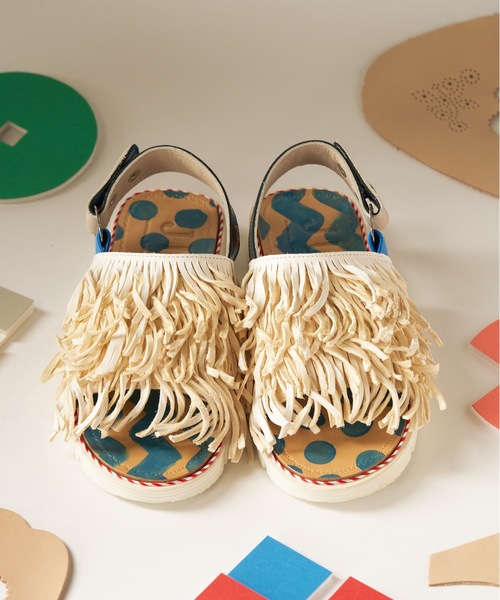 JUCO.（ジュコ）の「あなたのくせっ毛サンダル_Blue×White sole（サンダル・レディース・ホワイト×ブルー・22.5cm/23.5cm/25.5cm/26.5cm/24.0cm）」の6枚目の写真