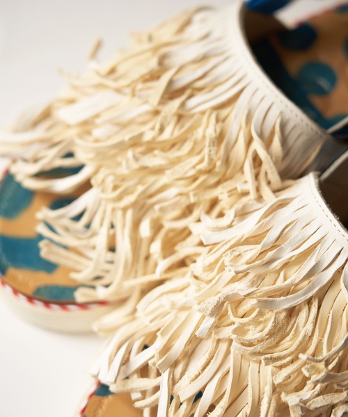 JUCO.（ジュコ）の「あなたのくせっ毛サンダル_Blue×White sole（サンダル・レディース・ホワイト×ブルー・22.5cm/23.5cm/25.5cm/26.5cm/24.0cm）」の8枚目の写真