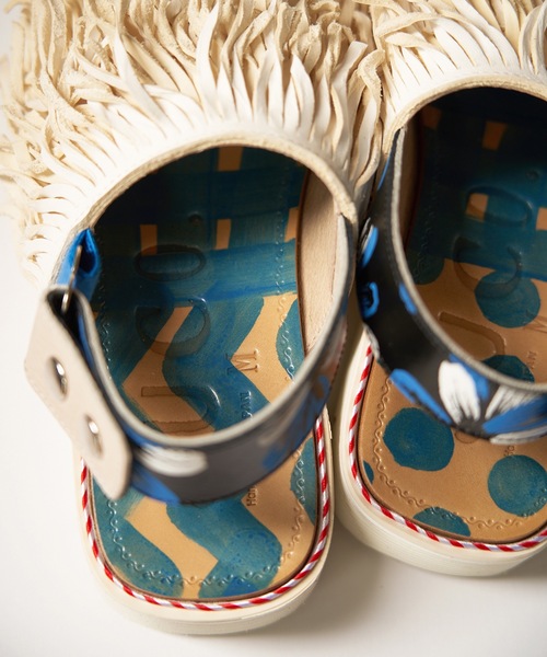 JUCO.（ジュコ）の「あなたのくせっ毛サンダル_Blue×White sole（サンダル・レディース・ホワイト×ブルー・22.5cm/23.5cm/25.5cm/26.5cm/24.0cm）」の11枚目の写真