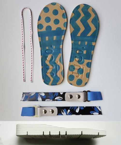 JUCO.（ジュコ）の「あなたのくせっ毛サンダル_Blue×White sole（サンダル・レディース・ホワイト×ブルー・22.5cm/23.5cm/25.5cm/26.5cm/24.0cm）」の12枚目の写真