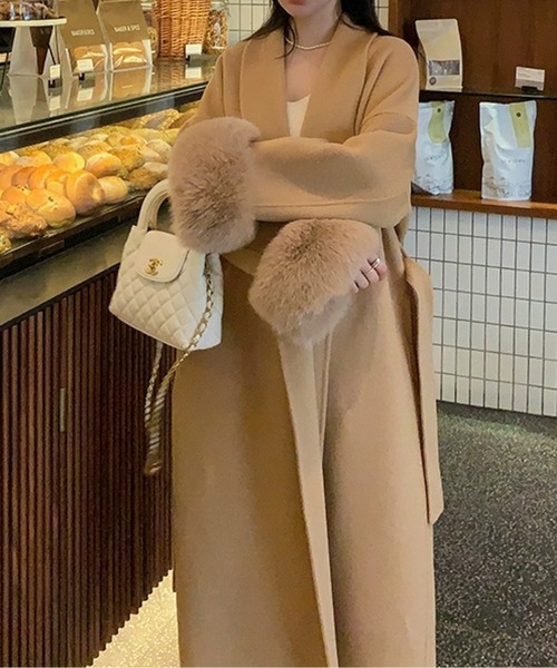 CHUL(チュル)の「エコファー付きウエストベルトロングコート(その他アウター・レディース・ブラック/カーキ/グレー/ホワイト/ベージュ・SMALL/MEDIUM/LARGE)」の6枚目の写真