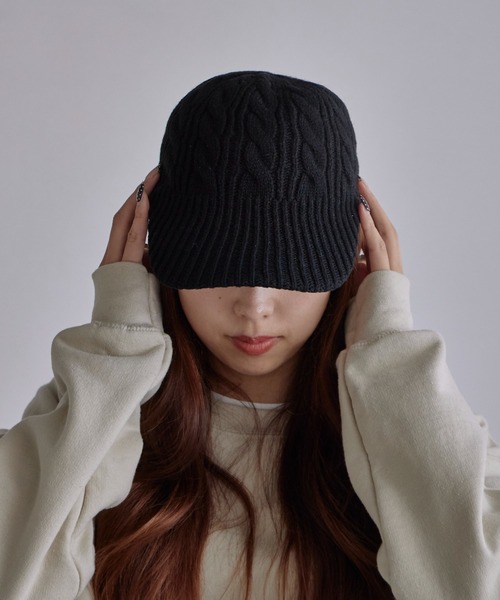 c/est（シーエ）の「c/est/シーエ MORY ウール ケーブル編み ニットキャップ（キャップ・レディース・ホワイト/ブラック・FREE）」の2枚目の写真