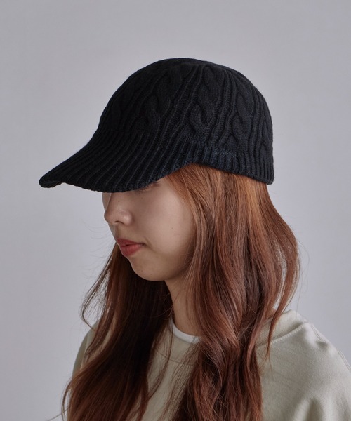 c/est（シーエ）の「c/est/シーエ MORY ウール ケーブル編み ニットキャップ（キャップ・レディース・ホワイト/ブラック・FREE）」の6枚目の写真