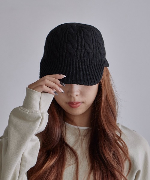 c/est（シーエ）の「c/est/シーエ MORY ウール ケーブル編み ニットキャップ（キャップ・レディース・ホワイト/ブラック・FREE）」の5枚目の写真