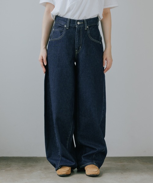 Levi's（リーバイス）の「LEVI'S/リーバイス スーパーバギーバレル デニムパンツ ワイド 2026年春夏（デニムパンツ・レディース・インディゴブルー・W25xL30/W26xL30/W24xL30/W27xL30）」の13枚目の写真