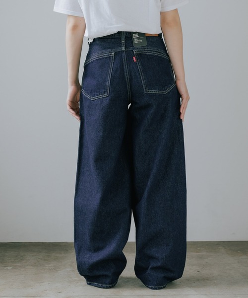 Levi's（リーバイス）の「LEVI'S/リーバイス スーパーバギーバレル デニムパンツ ワイド 2026年春夏（デニムパンツ・レディース・インディゴブルー・W25xL30/W26xL30/W24xL30/W27xL30）」の15枚目の写真